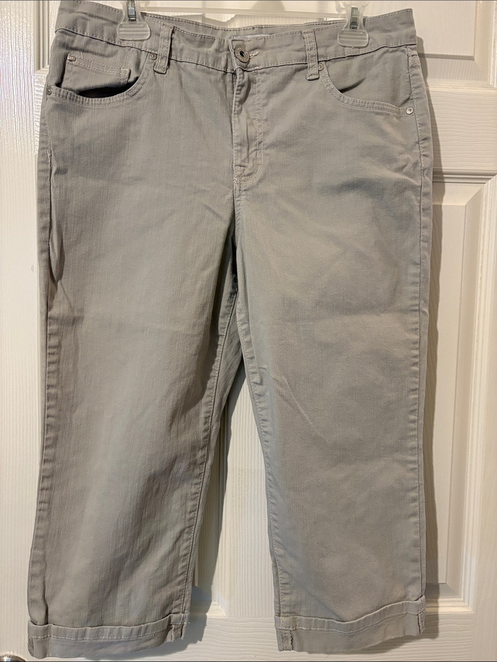 Bandolino Light Gray Capris